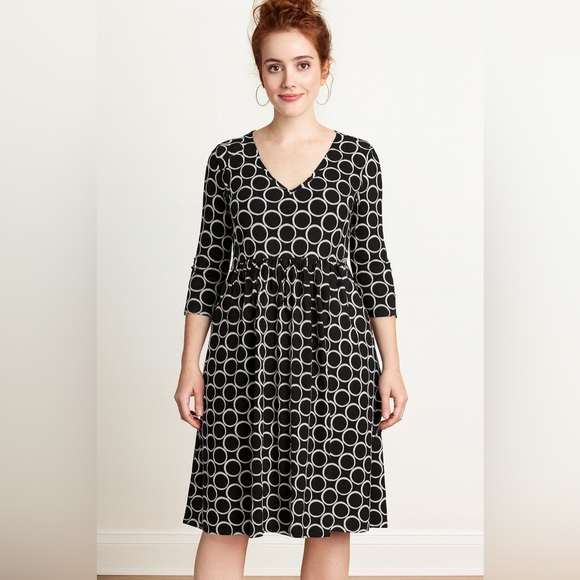 New York and Company black and white long Sleeve Patterned dress. Size XS - Picture 2 of 2